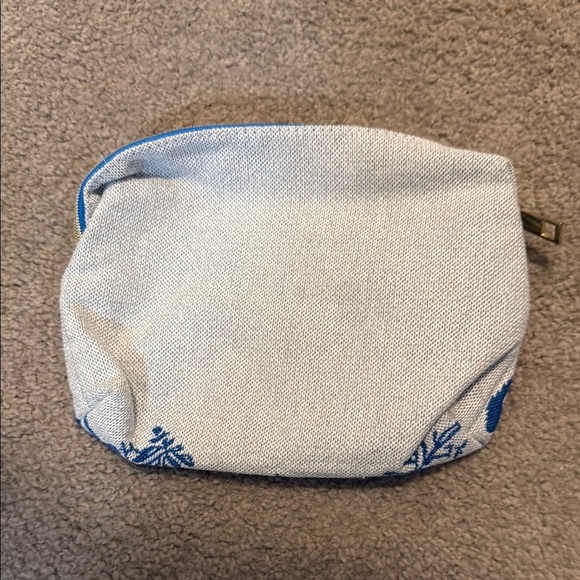 KLM Airlines First Class Floral Blue and Cream Travel Bag - Picture 2 of 6